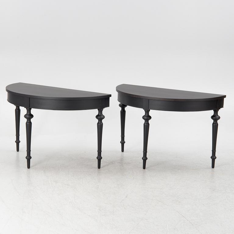 A dining table, late 19th century.