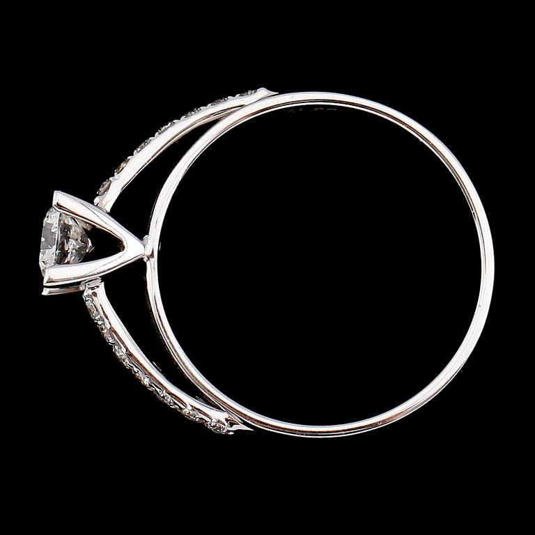 RING, 18 k vitguld, briljantslipade diamanter tot 0.40 ct.