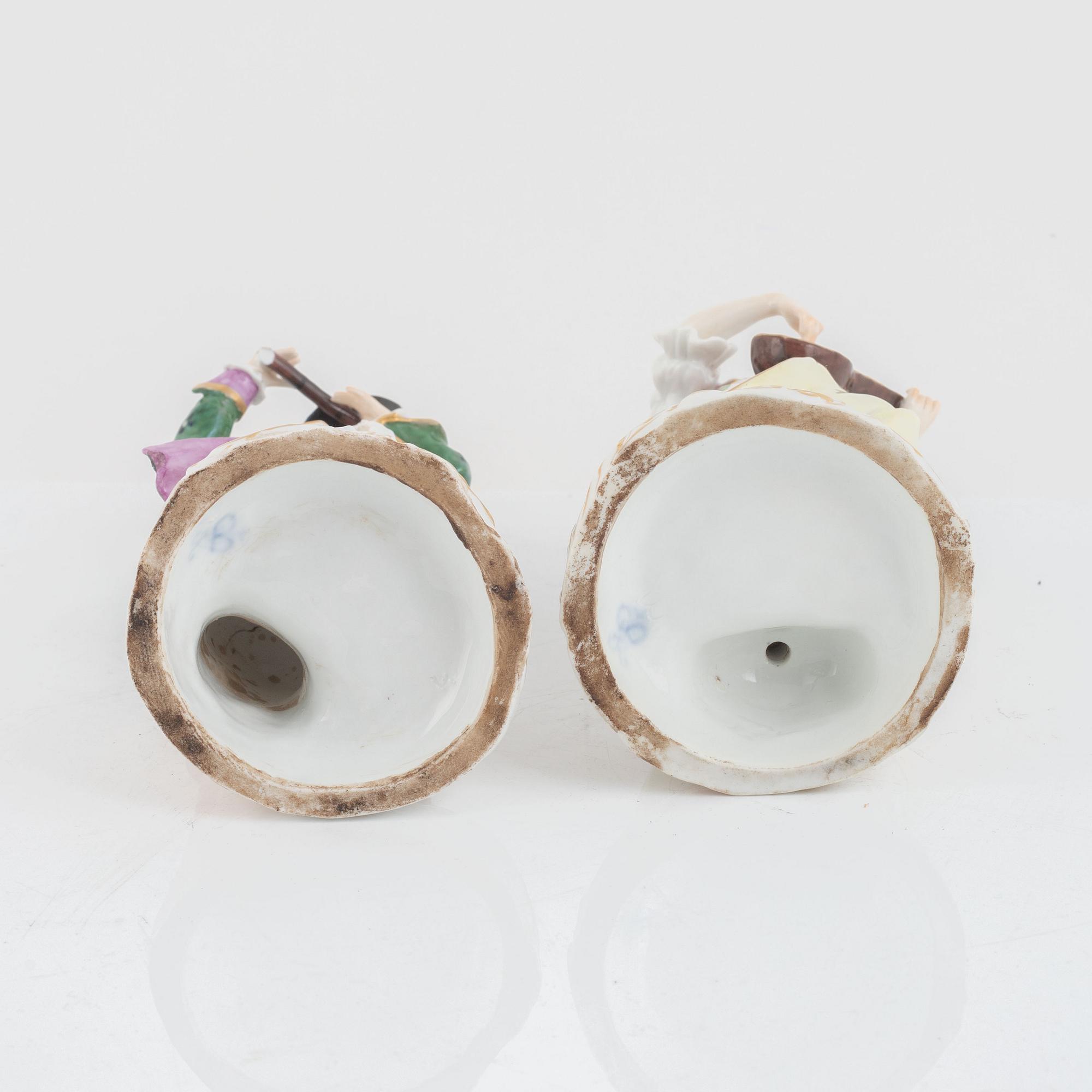 A pair of porcelain figurines, Germany, early 20th Century.