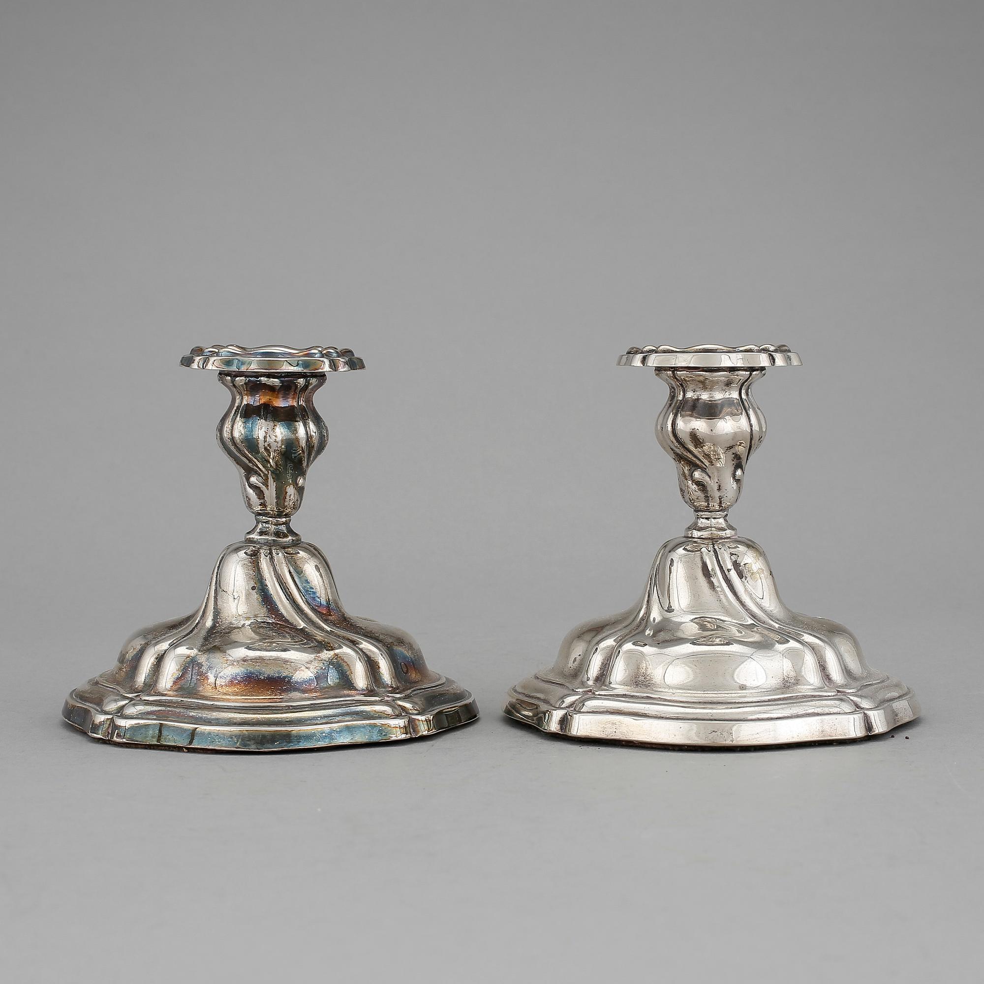 LJUSSTAKAR, ett par, silver, svenska importstämplar, 1900-talets mitt.
