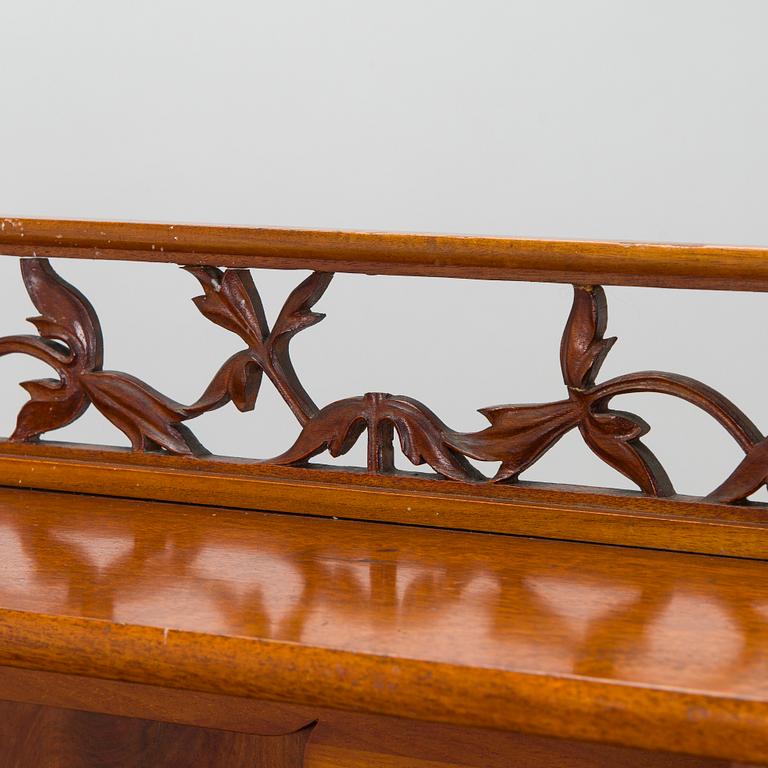 Karl Tirén, An Art Nouveau mahogany cabinet by A.B Naeslunds Möbelfabrik, Umeå, Sweden, approx. 1901.
