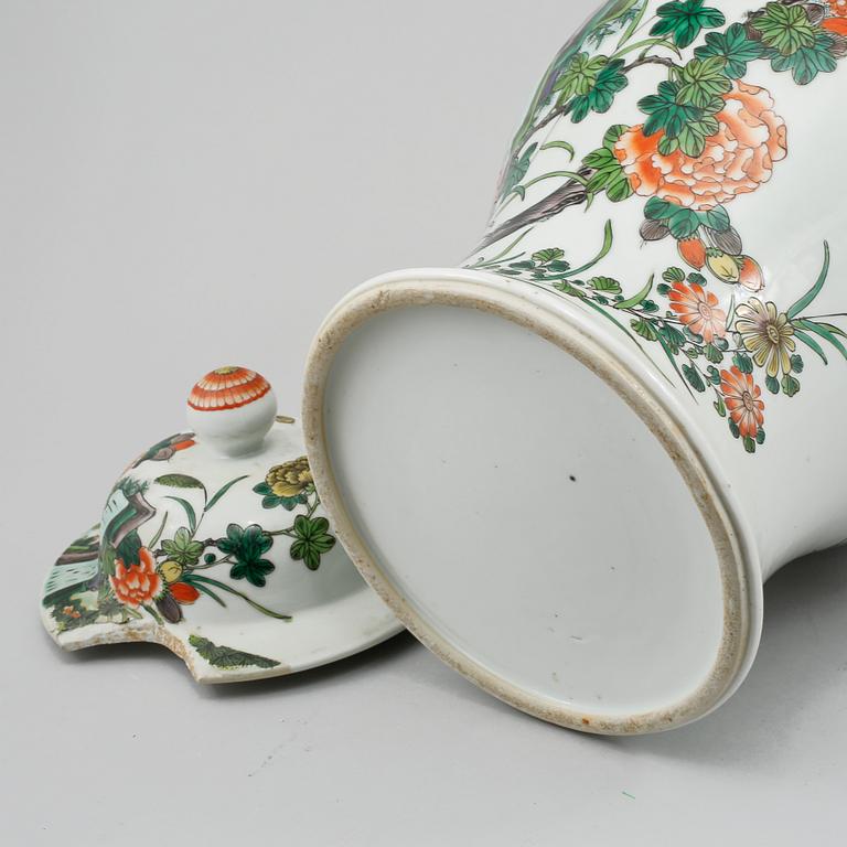 LOCKURNA, porslin Kina, 1900-tal.