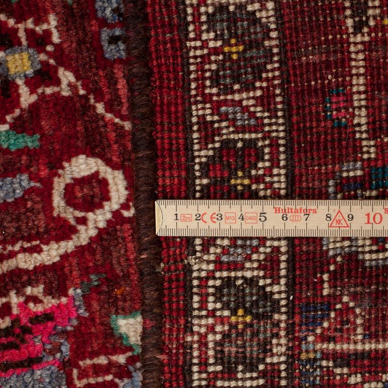 MATTO, probably a Qashqai, ca 206 x 166 cm.