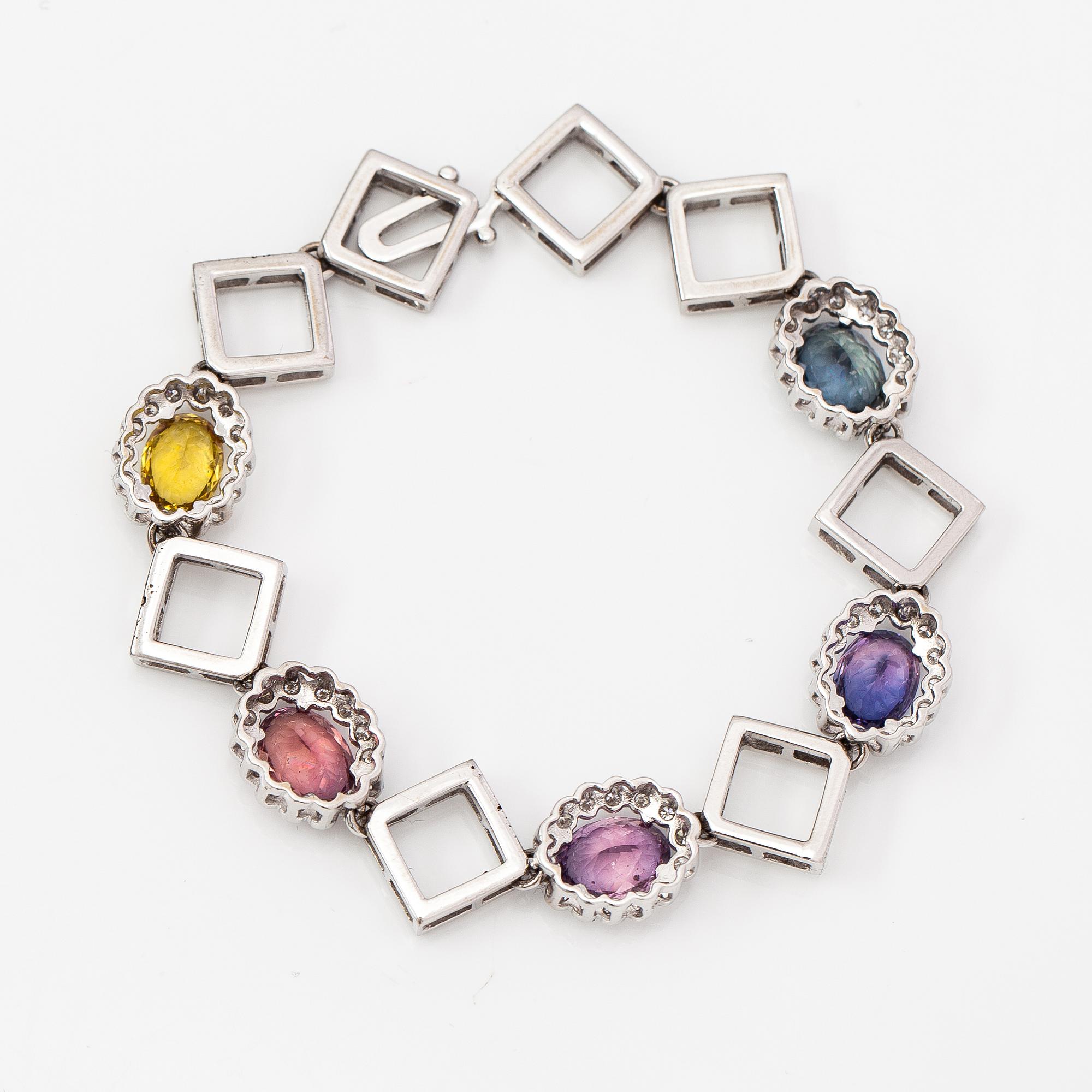 An 18K white gold bracelet with sapphires and diamonds ca. 1.00 ct in total. Italy.