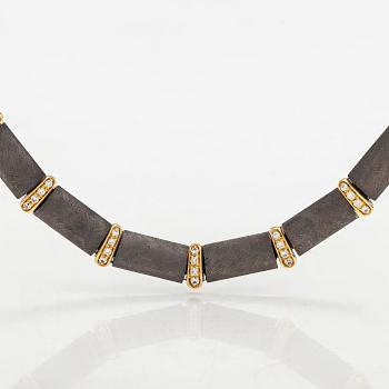 Collier, svartrodinerat 18K guld och diamanter, Tillander, Helsingfors 2005.