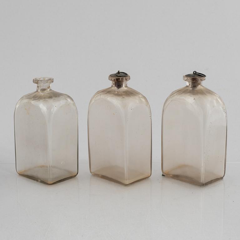 A wooden box with three glass flaska, first half of the 19th century.