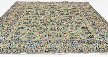 A carpet, semi-antique Najafabad, ca 420 x 306 cm.