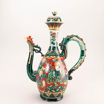 A Japanese ewer with cover, Meiji period (1862-1912).