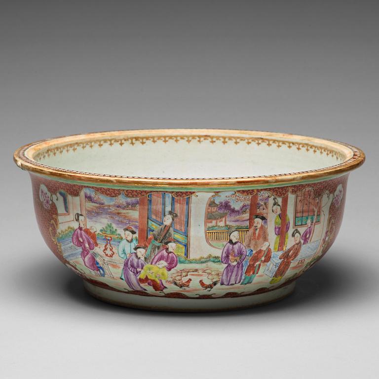 A large famille rose bowl, Qing dynasty, Qianlong (1736-95).