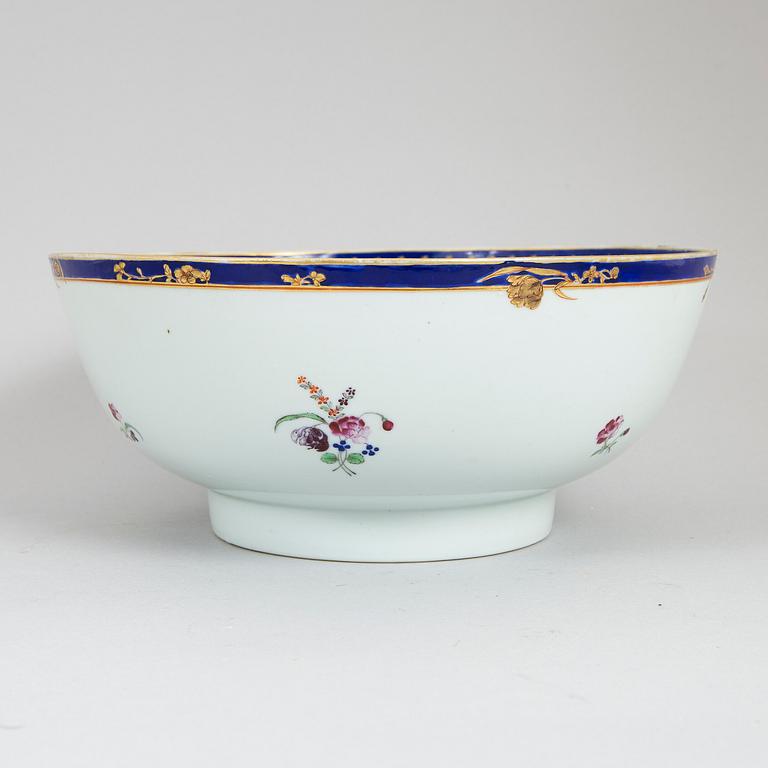 A famille rose punch bowl, Qing dynasty, Qianlong (1736-95).