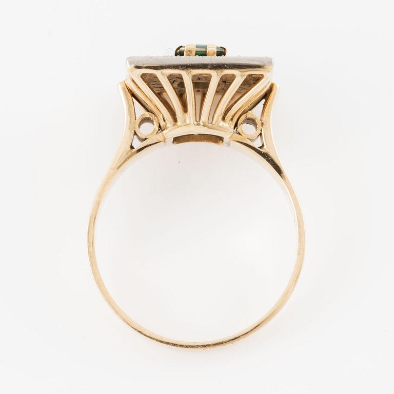 Ring, 18K gold with white stones and green centre stone.