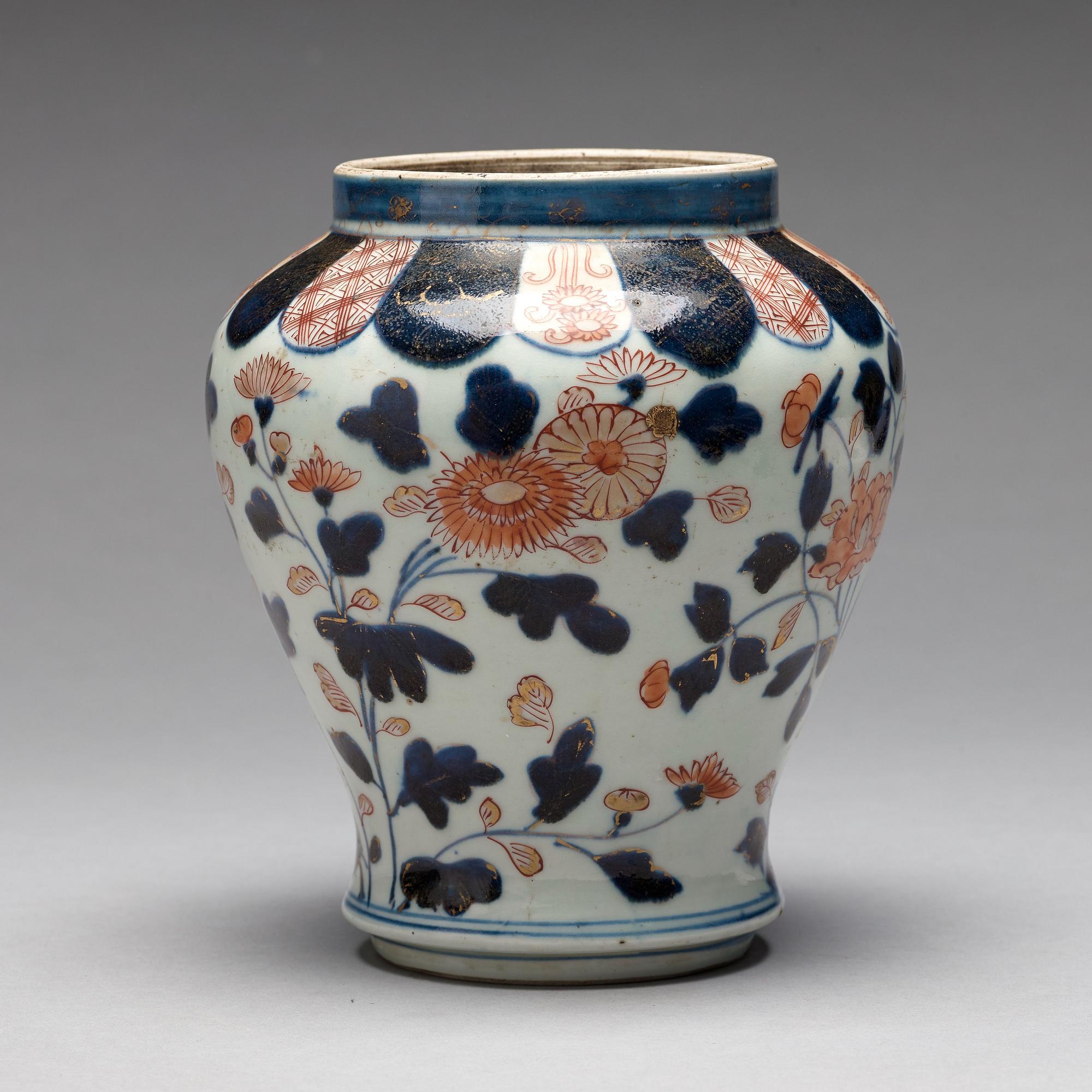 VAS, porslin. Japan, 1700-tal.