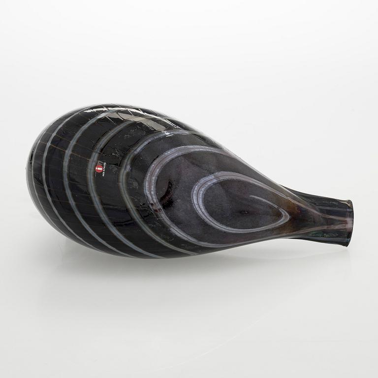 Oiva Toikka, glasfågel, signerad Oiva Toikka Nuutajärvi Notsjö, numrerad 926/5000.