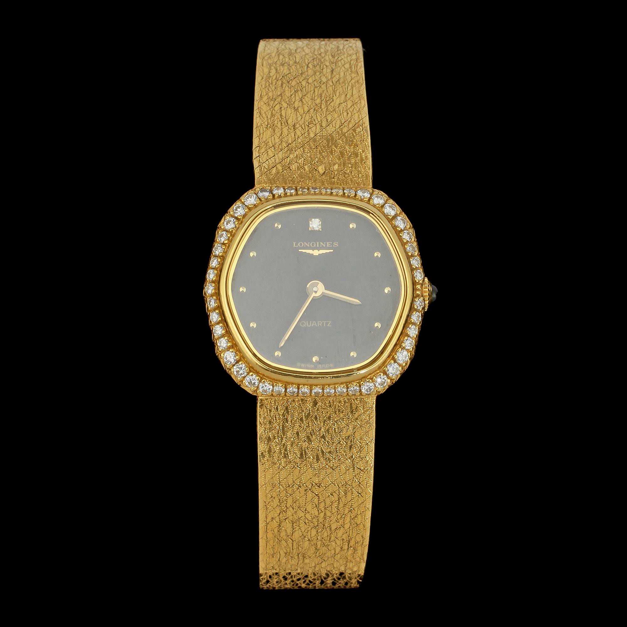DAMARMBANDSUR, 18k guld med 47 briljantslipade diamanter, Longines, 1900-talets andra hälft. Vikt 54 g.
