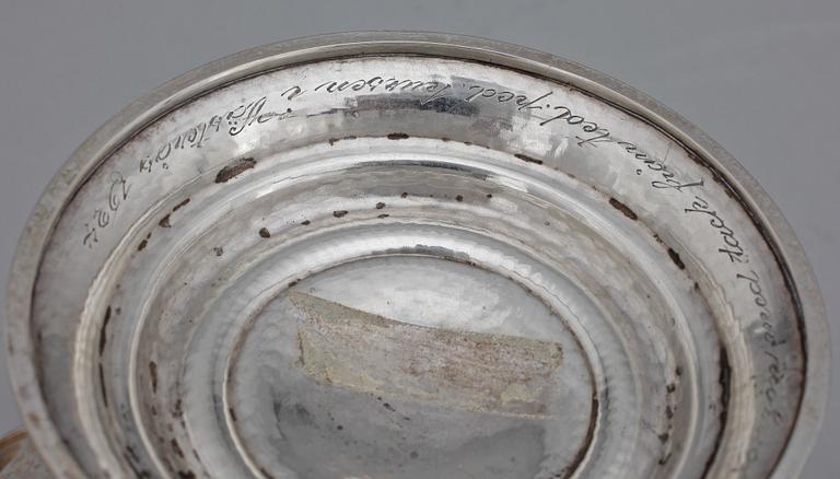 SKÅL OCH VAS, silver. Bl a Axel Sundberg, Västerås 1924. Vikt tot ca 440 g.