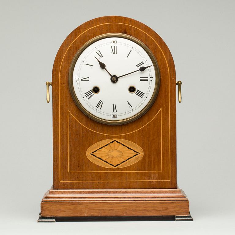 BORDSPENDYL, Art deco, 1900-talets första hälft.