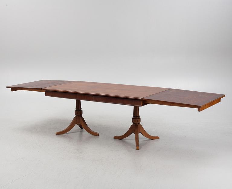 A mahogany dining table, 20th Century.