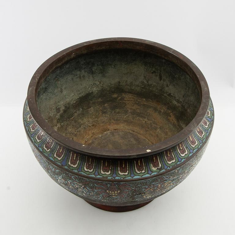 Vase/Outer casing China 20th century cloisonné.