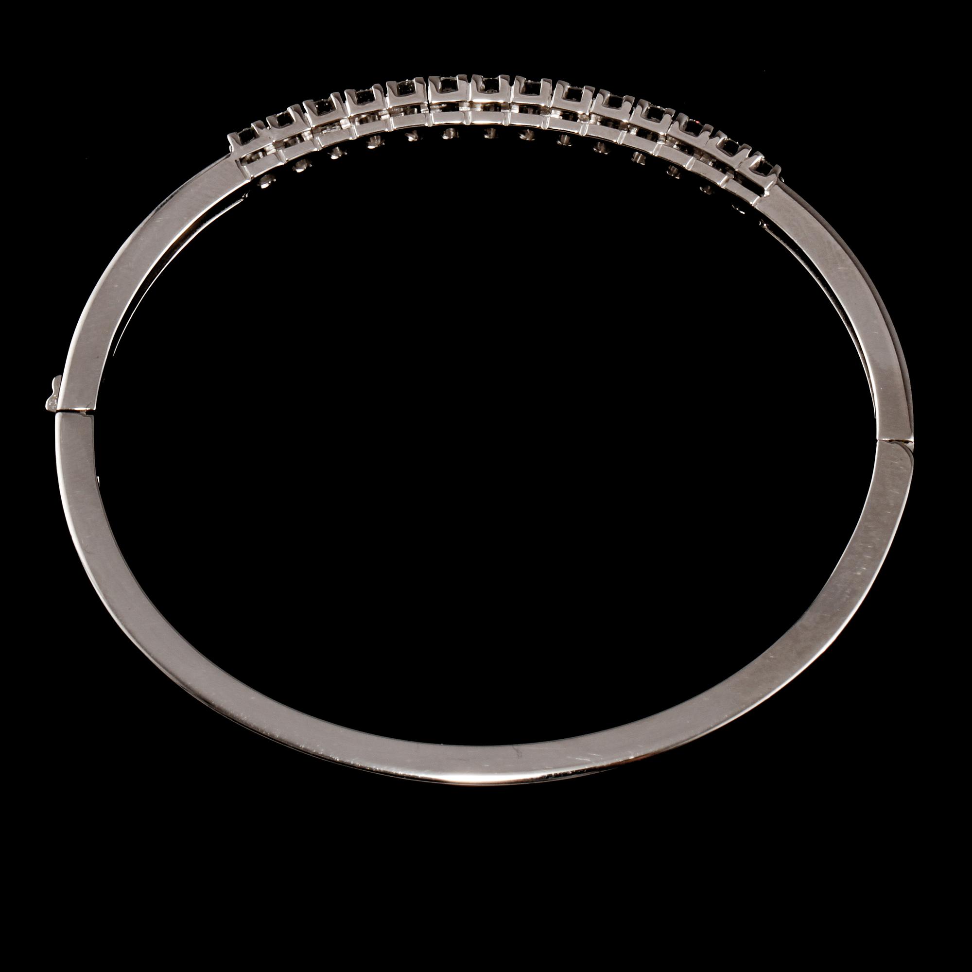 ARMRING, 18k vitguld med briljantslipade diamanter, totalt 0.72 ct. Vikt 12 g.