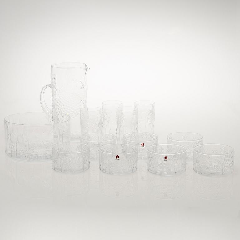 OIVA TOIKKA, a 13-piece 'Flora' glassware for Nuutajärvi Notsjö. In production 1966-1991.