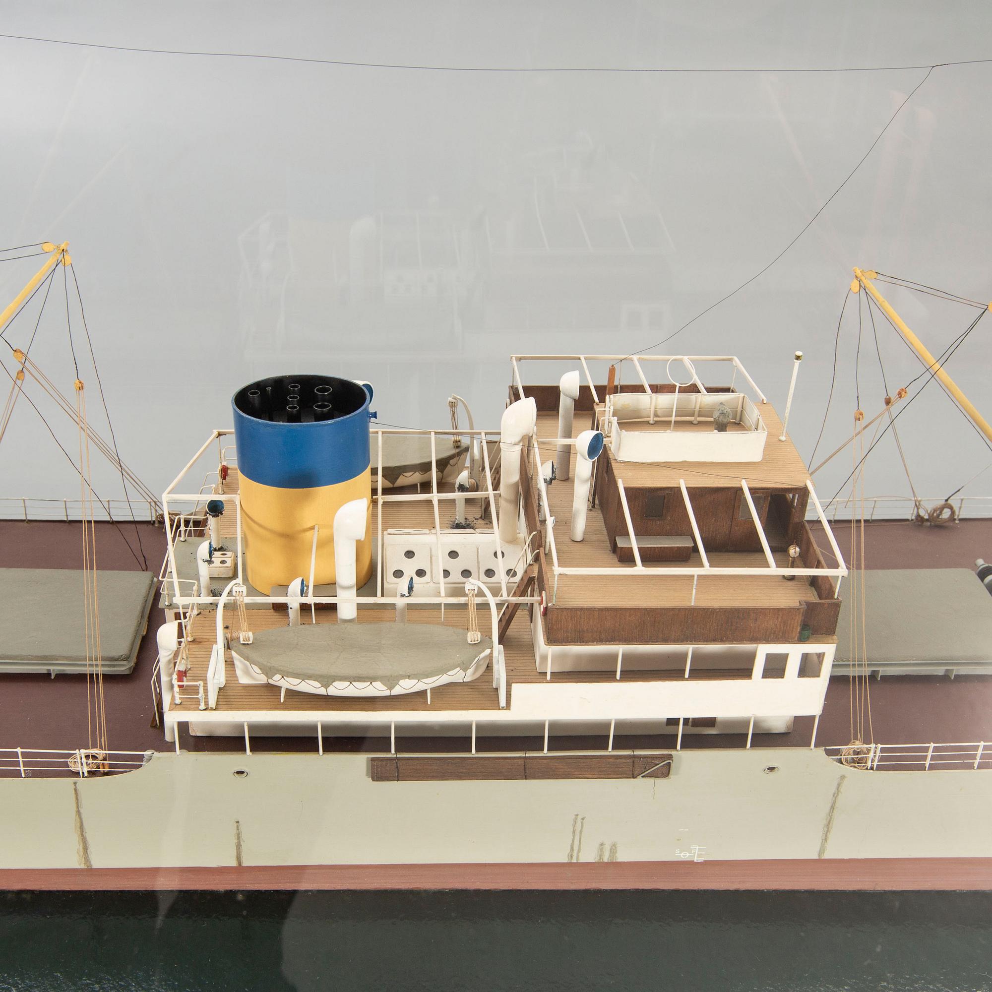 A ship model, M/S Hammaren, launched 1930.