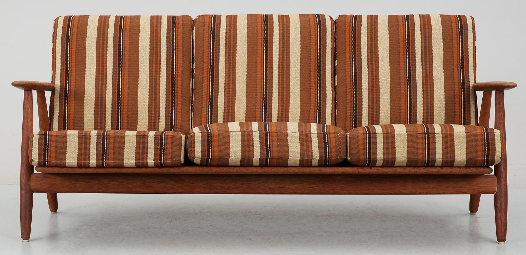 SOFFA, "Ge-240 / Cigarren", Hans J Wegner, Getama, Danmark, 1960-tal.