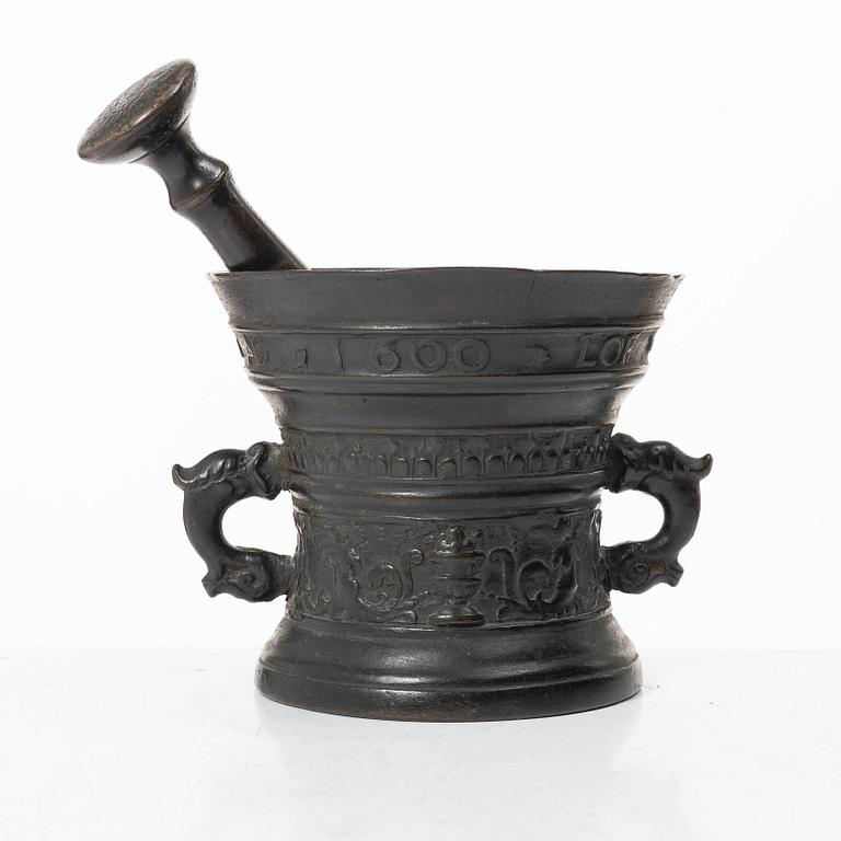 Mortar and pestle, dated 1600. Baroque.