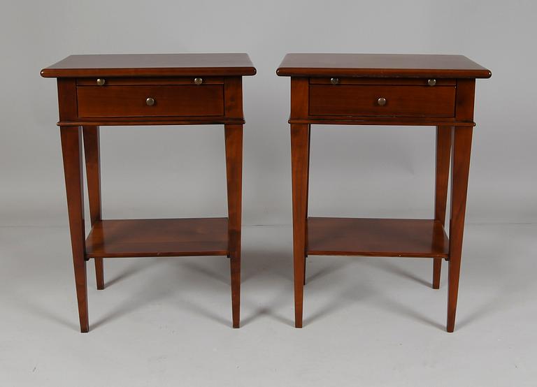 SÄNGBORD, 1 par, Richelieu, Frankrike, 1900-talets andra hälft.
