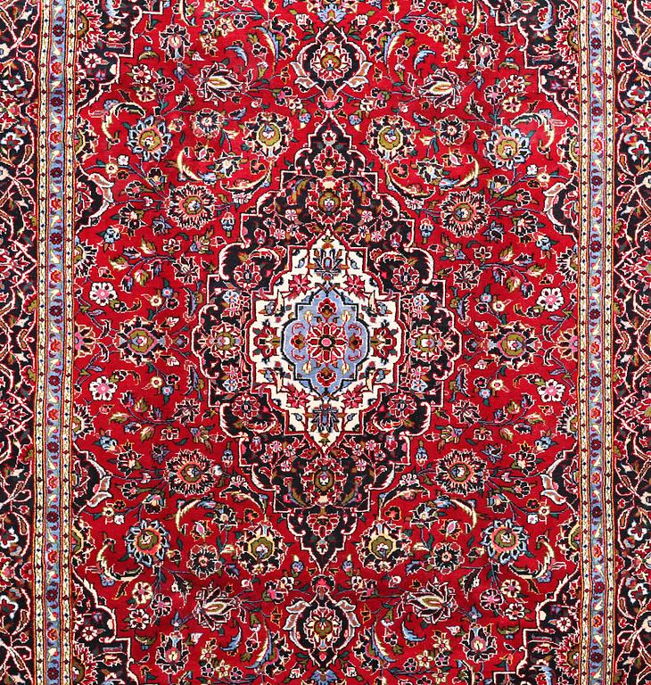 A CARPET, Kashan, ca 310 x 206 cm.