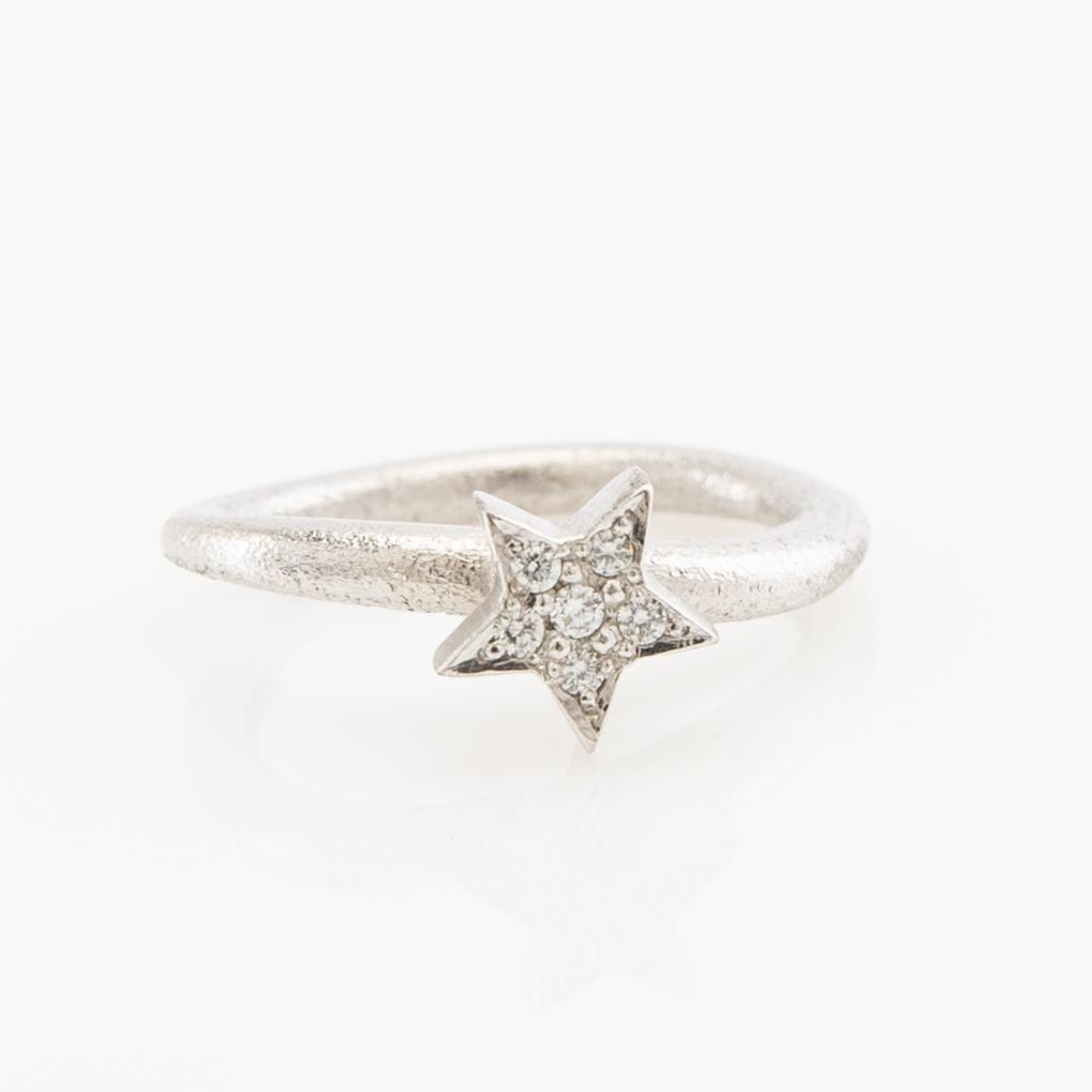 Ole Lynggaard, Ring, "Love", 18k white gold set with brilliant-cut diamonds, design by Charlotte Lynggaard.