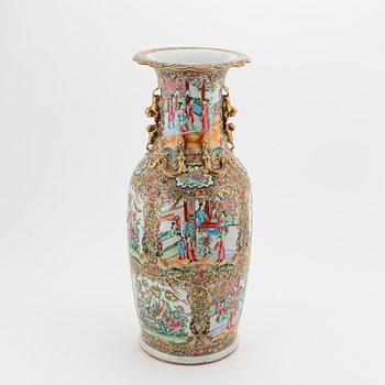 A large famille rose Canton vase, Qing dynasty, 19th Century.