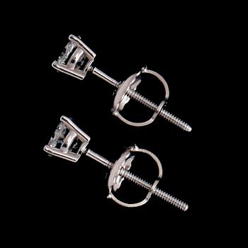 ÖRHÄNGEN, 1 par, 14 k vitguld, briljantslipade diamanter tot 0.33 ct.
