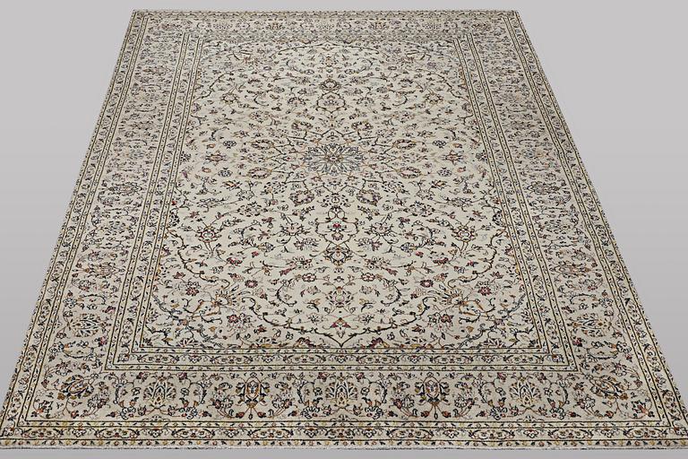 A carpet, Kashan, ca 328 x 205 cm.