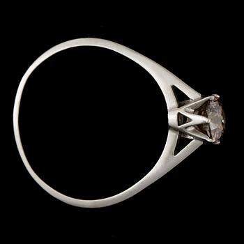 RING, 14k guld med cognacsfärgad briljantslipad diamant ca 0,8 ct. Vikt ca 2,8 gram.