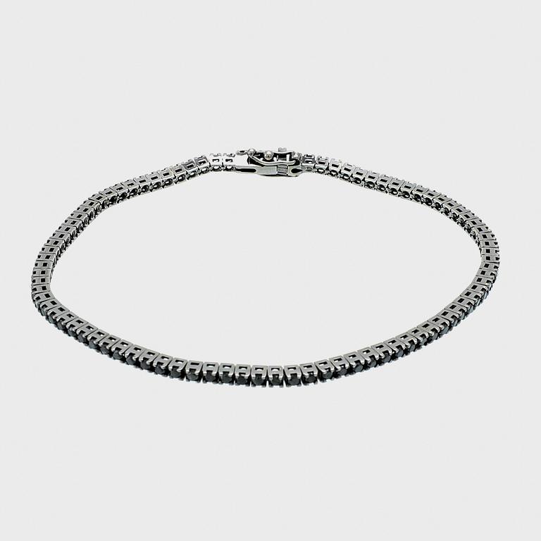 Lanza Carlo, tennis bracelet in 18K blackened white gold with round brilliant-cut black diamonds, Italy.