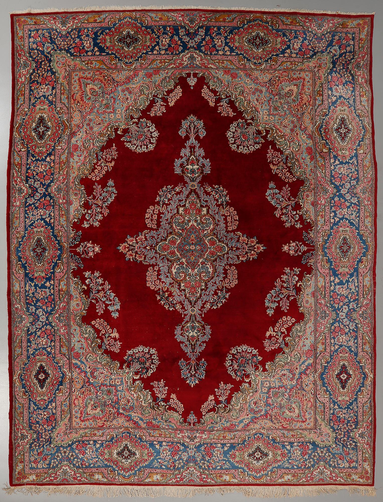 MATTA, Kirman, old/semiantik, 370 x 270 cm.
