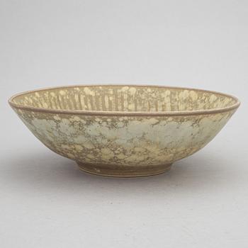 Carl-Harry Stålhane, a stoneware bowl, vase and dish, Rörstrand.