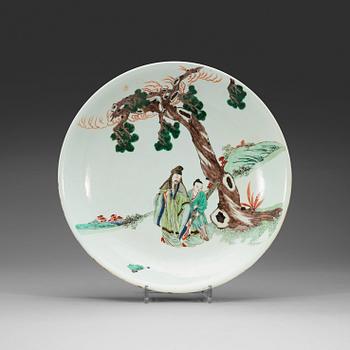 A famille verte dish, Qing Dynasty, 19th century.