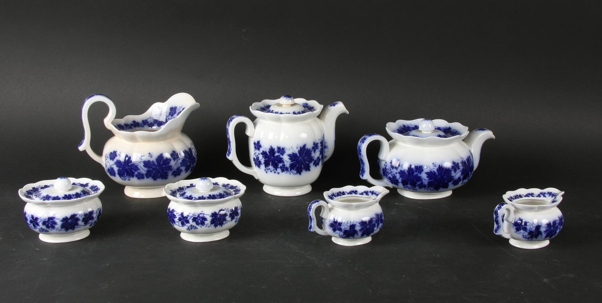 MAT-, KAFFE- och TESERVIS, 86 delar, flintgods, "Vinranka", Gefle.