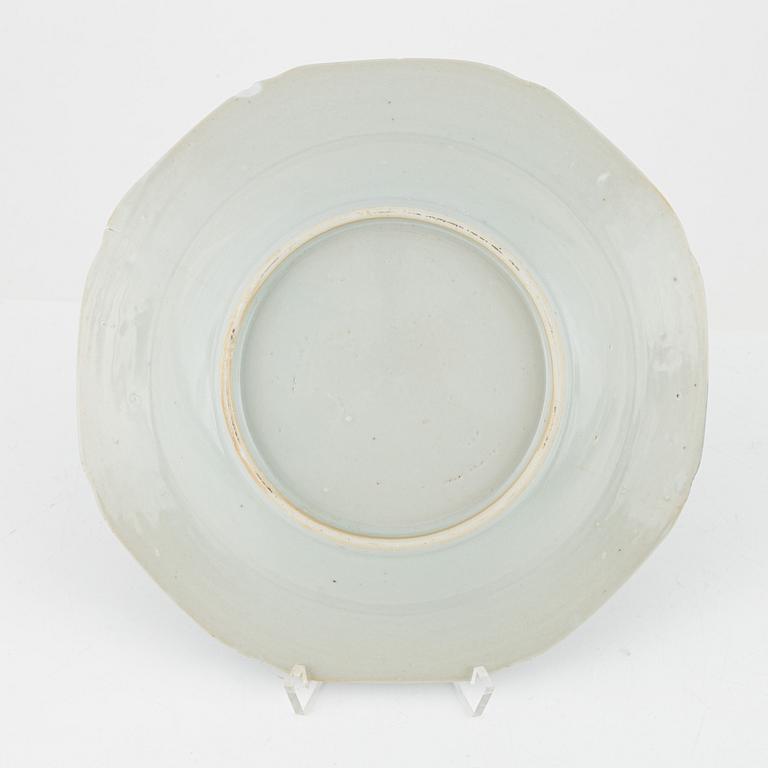 Servisdelar, porslin, 43 st, Kina, Qingdynastin, mestadels Qianlong (1735-95).