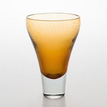 GUNNEL NYMAN, VAS, glas, signerad med syrapenna G. Nyman Nuutajärvi Notsjö.