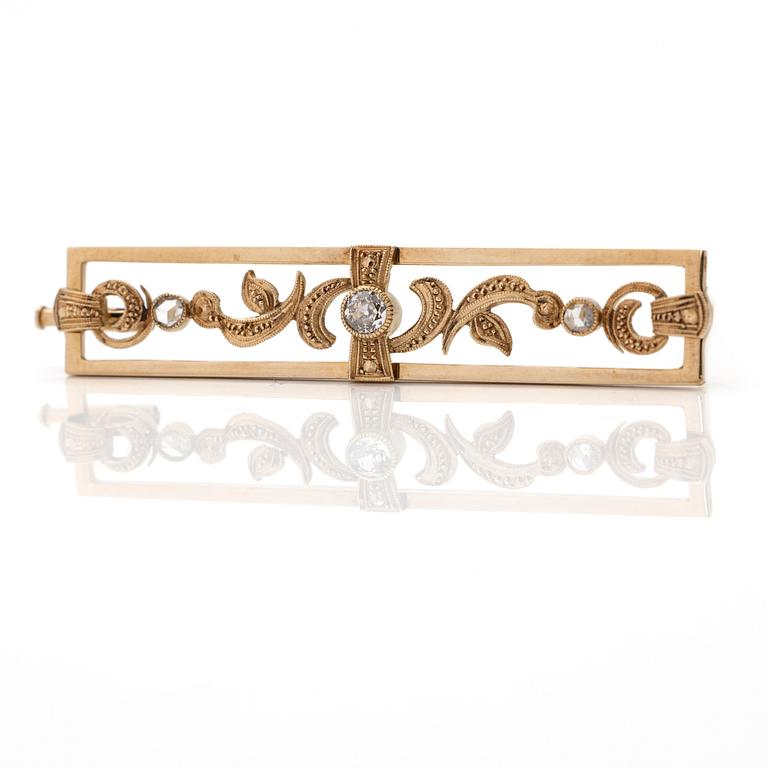 Brooch, 14K gold, first half of the 20th century.