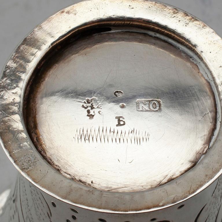 BÄGARE, silver, Nils Orstedt, Norrköping 1760. Vikt ca 66 gram.