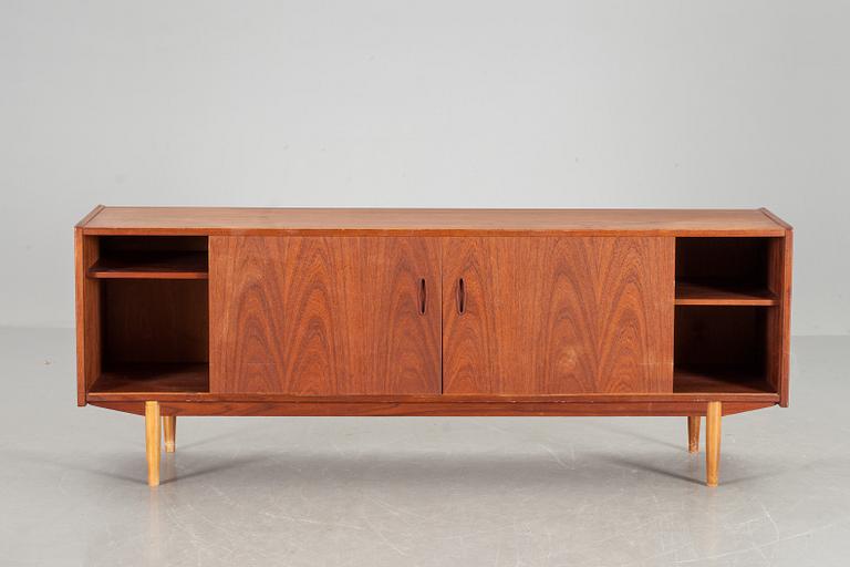 SIDEBOARD, "Trio", Nils Jonsson, Troeds, 1900-talets andra hälft.