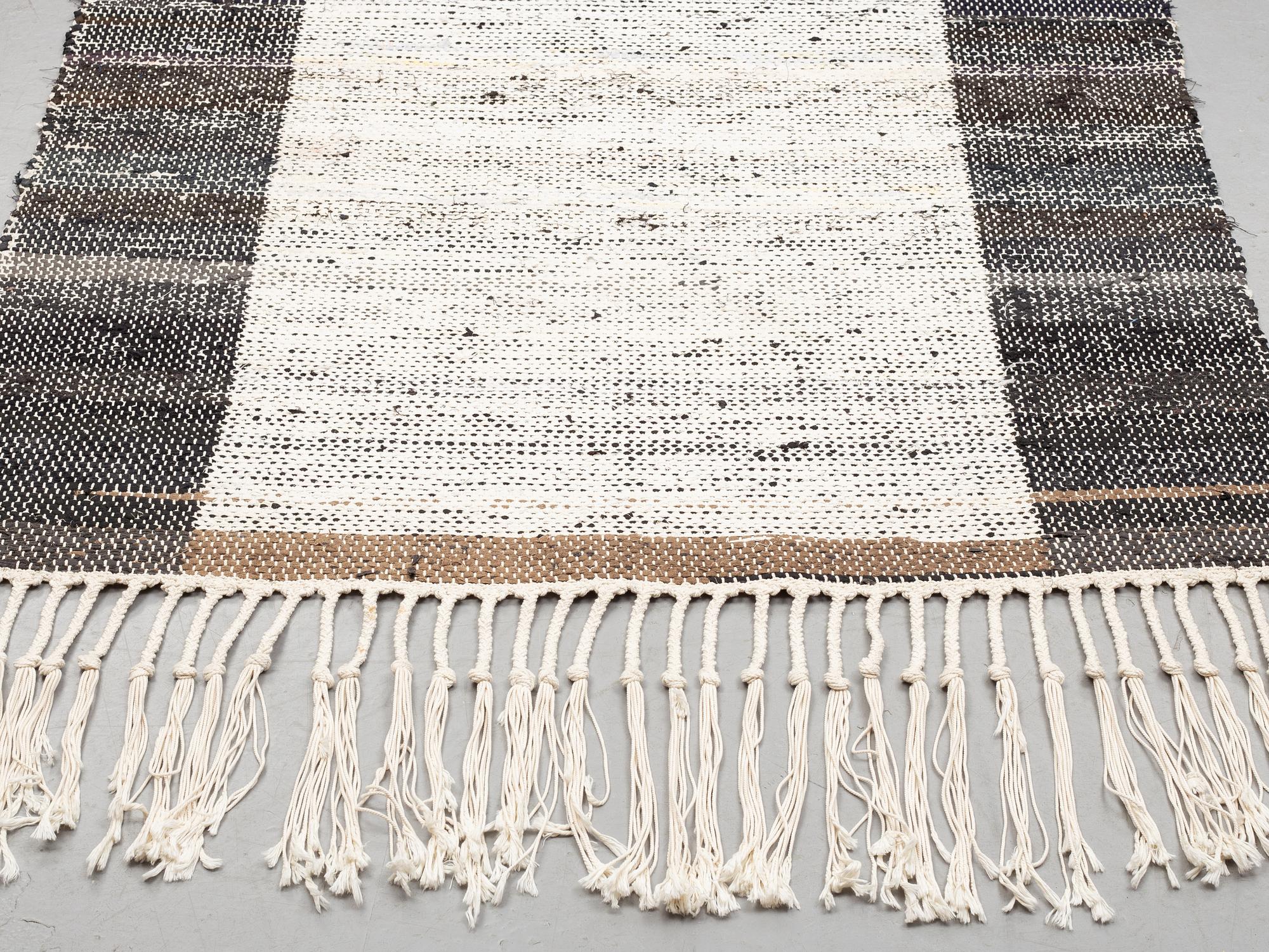 Björn Lundberg, gallerimatta, "Natt och Dag/Dag och Natt", trasmatta, ca 388,5-398 x 128-129 cm.