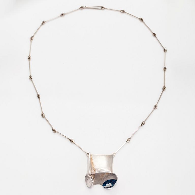 Björn Weckström, necklace, “Monolit”, silver, acrylic, Lapponia, 1973.