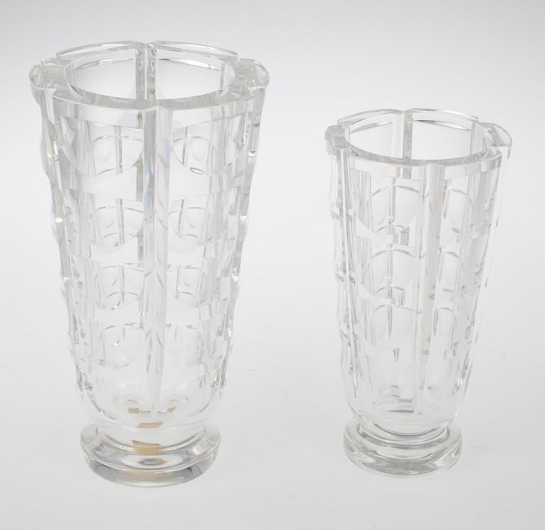 VASER, 2 st, glas, "Tusen Fönster", Simon Gate, Orrefors, modellen formgiven 1934.