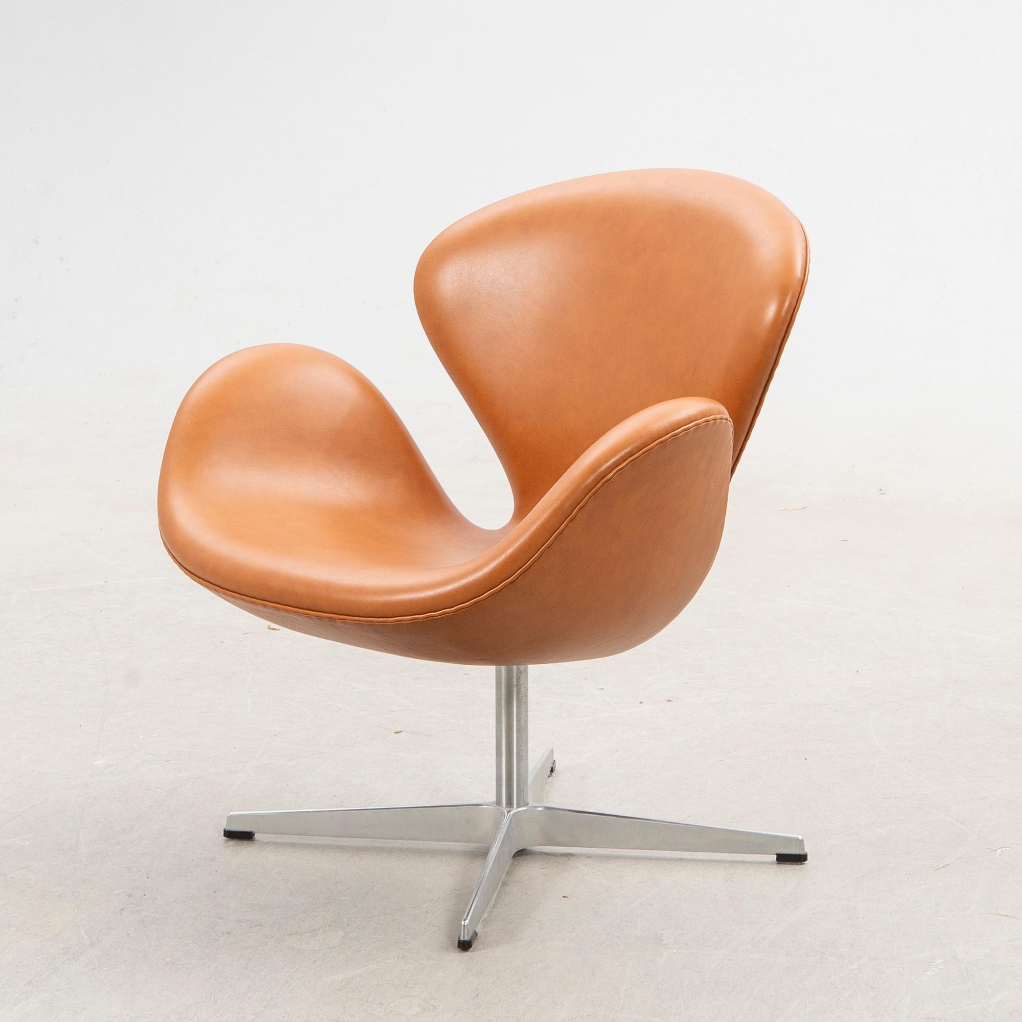 Arne Jacobsen, Armchair, "The Swan", Fritz Hansen, Denmark.