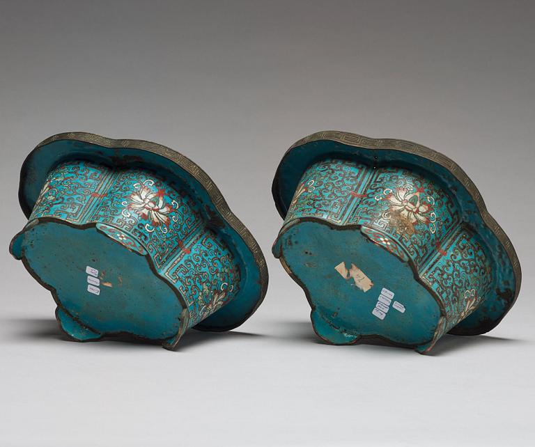 A pair of cloisonné flower pots, Qing dynasty, 19th Century.