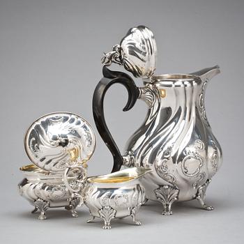 KAFFESERVIS, 3 delar. Silver, rokokostil. C.G Hallberg 1954. 810g.